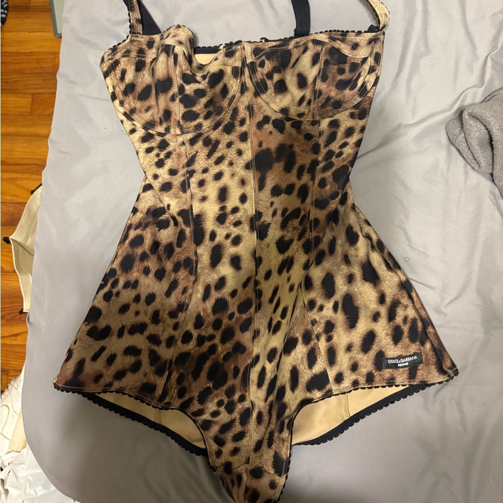 Skims dolce and gabbana leopard cheetah bodysuit size small. Perfect condition